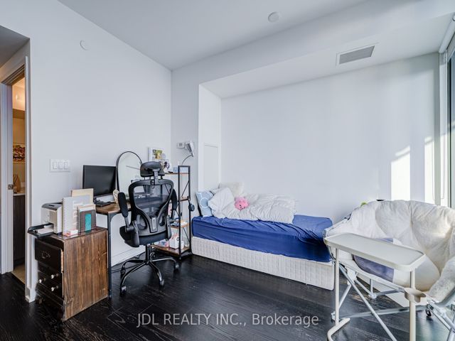 4612 - 11 Wellesley St W