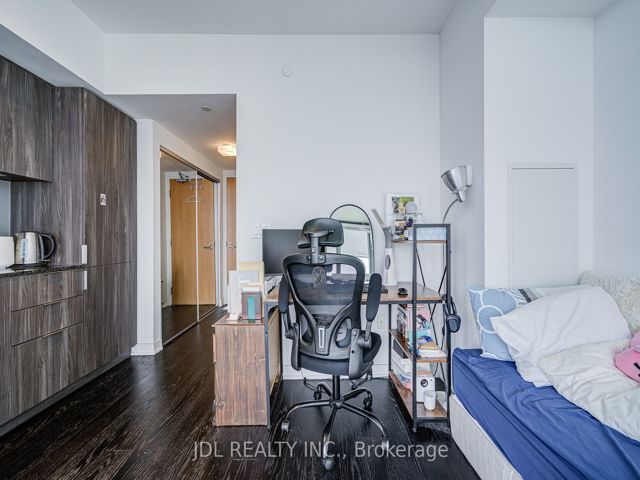 4612 - 11 Wellesley St W