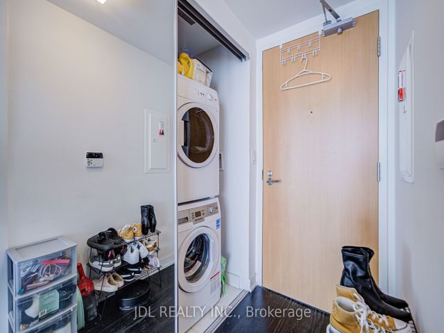 4612 - 11 Wellesley St W