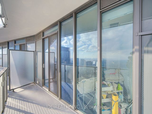 4612 - 11 Wellesley St W