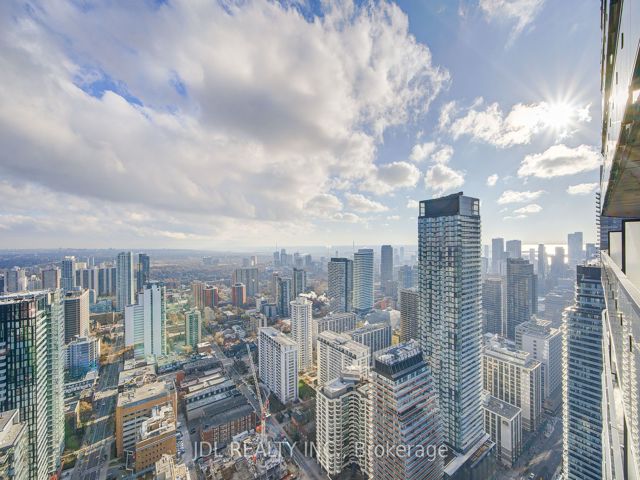 4612 - 11 Wellesley St W