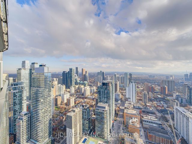 4612 - 11 Wellesley St W