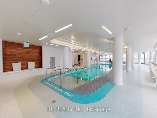 4612 - 11 Wellesley St W