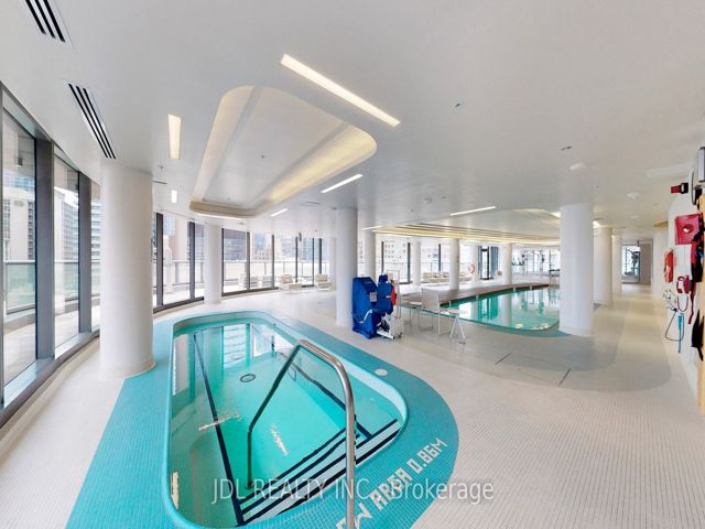 4612 - 11 Wellesley St W
