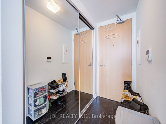 4612 - 11 Wellesley St W