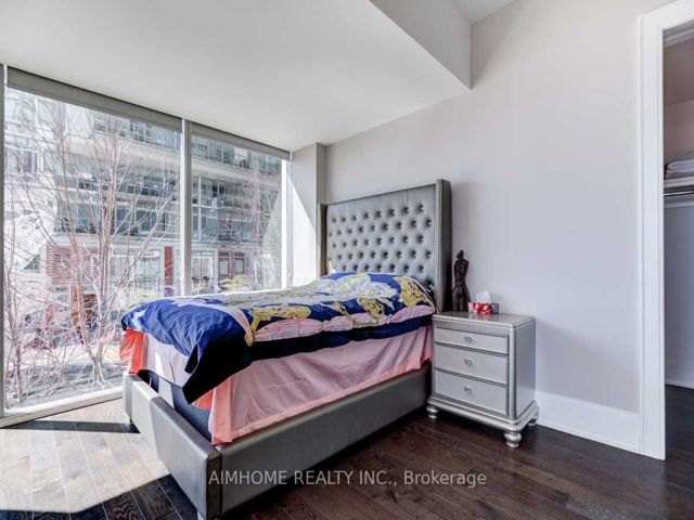 Th 111 - 39 Queens Quay