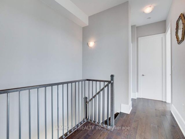 Th 111 - 39 Queens Quay