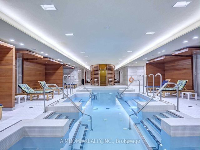 Th 111 - 39 Queens Quay