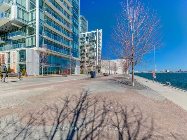 Th 111 - 39 Queens Quay