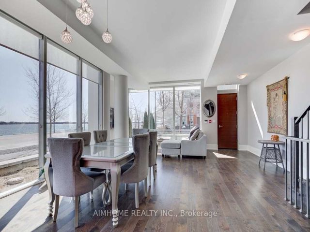 Th 111 - 39 Queens Quay