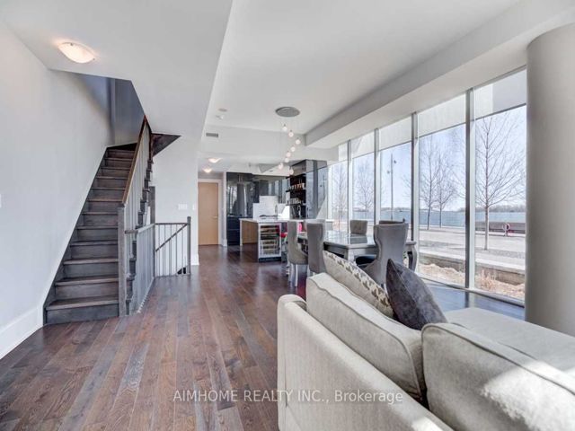 Th 111 - 39 Queens Quay