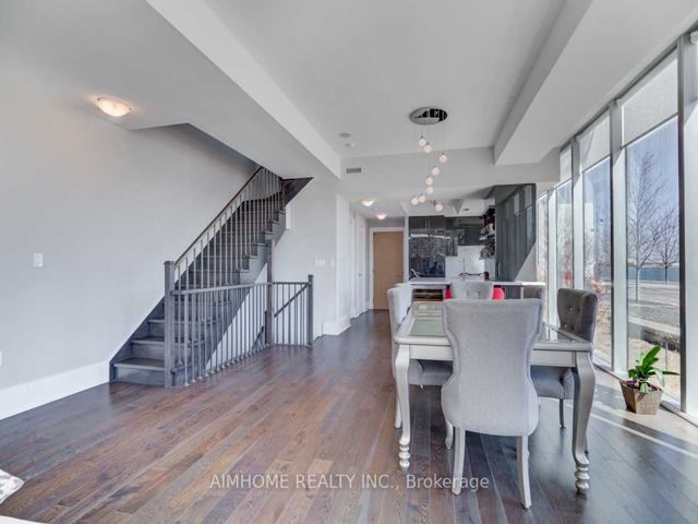 Th 111 - 39 Queens Quay