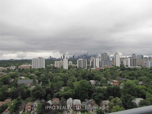 905 - 11 Lillian St W