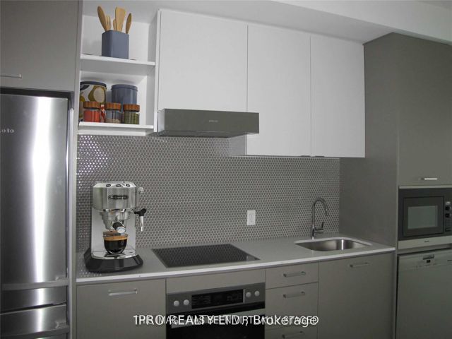 905 - 11 Lillian St W