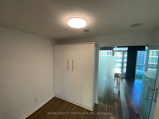 1007 - 352 Front St