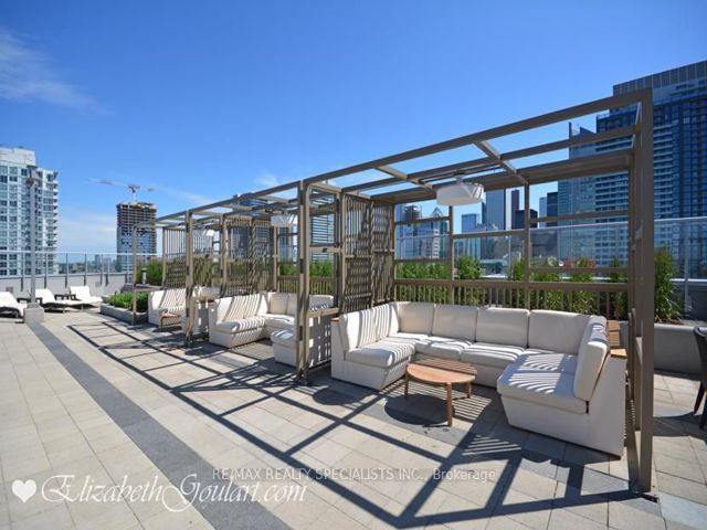 1007 - 352 Front St