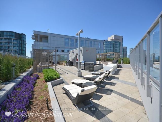 1007 - 352 Front St