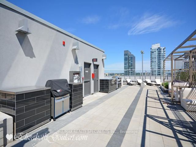 1007 - 352 Front St