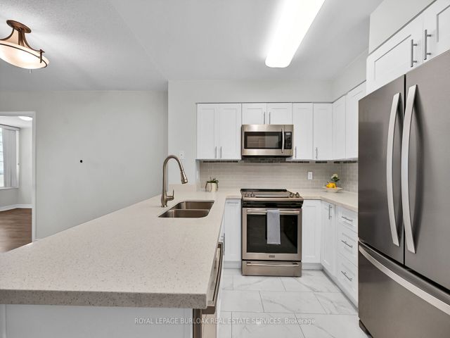 709 - 30 Grand Trunk Cres