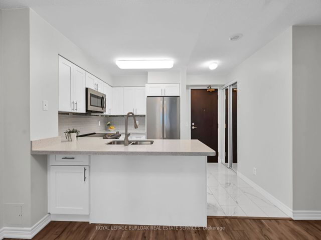 709 - 30 Grand Trunk Cres
