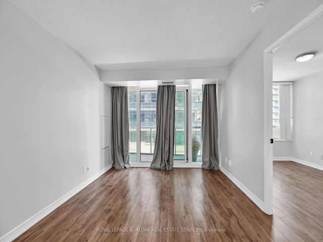 709 - 30 Grand Trunk Cres