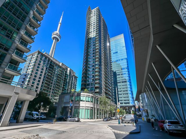 709 - 30 Grand Trunk Cres