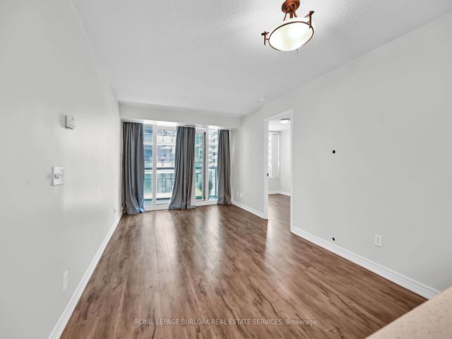 709 - 30 Grand Trunk Cres