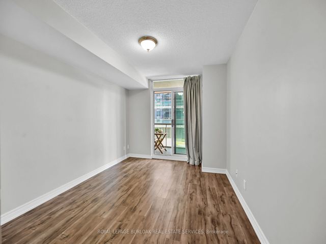 709 - 30 Grand Trunk Cres