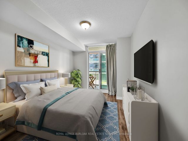 709 - 30 Grand Trunk Cres