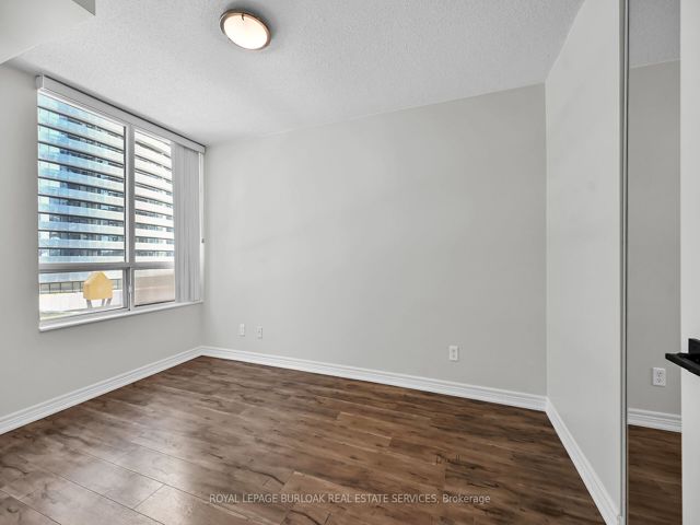 709 - 30 Grand Trunk Cres