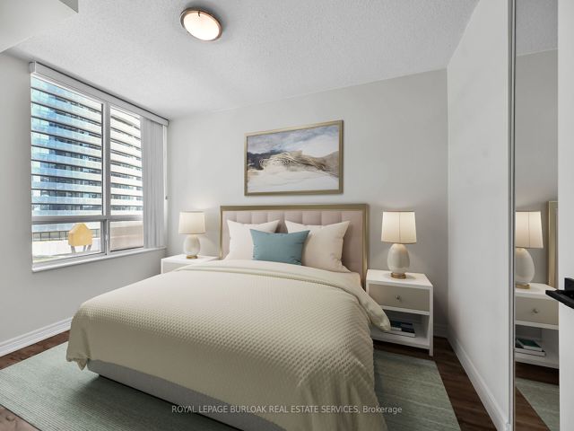 709 - 30 Grand Trunk Cres