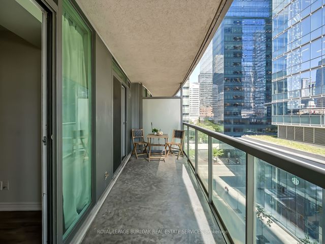709 - 30 Grand Trunk Cres