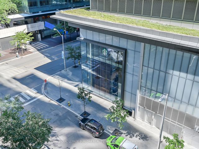 709 - 30 Grand Trunk Cres