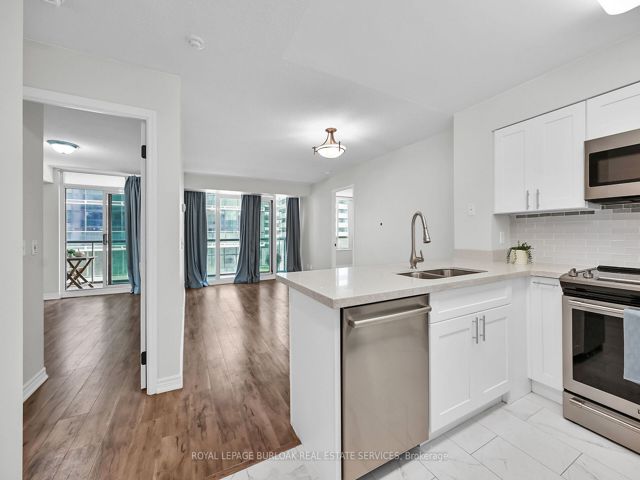 709 - 30 Grand Trunk Cres