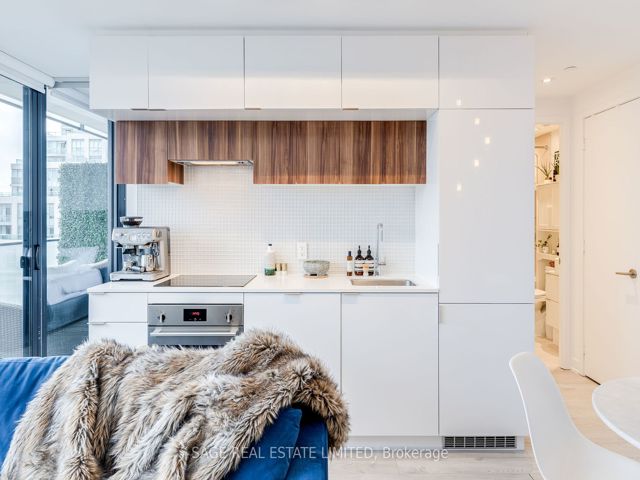 1106 - 185 Roehampton Ave