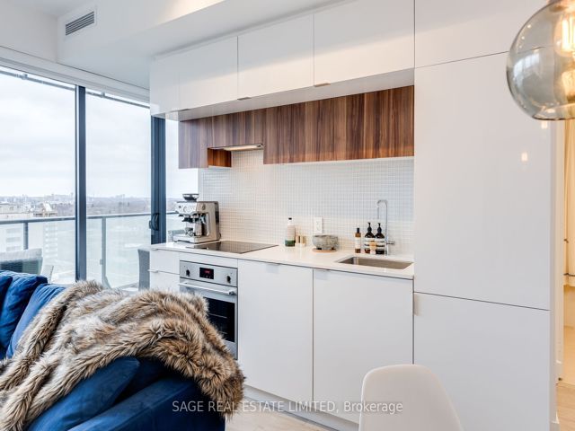 1106 - 185 Roehampton Ave