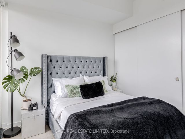 1106 - 185 Roehampton Ave