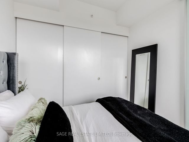 1106 - 185 Roehampton Ave