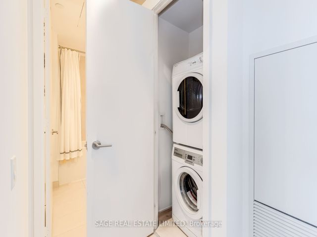 1106 - 185 Roehampton Ave