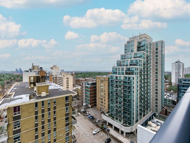 1106 - 185 Roehampton Ave