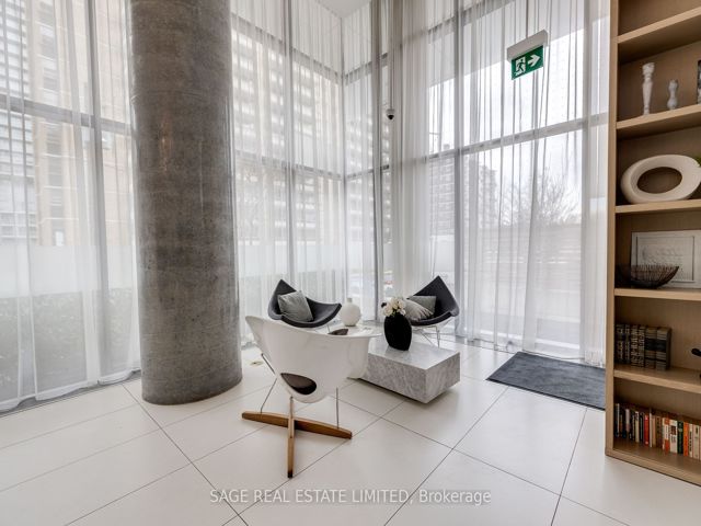 1106 - 185 Roehampton Ave