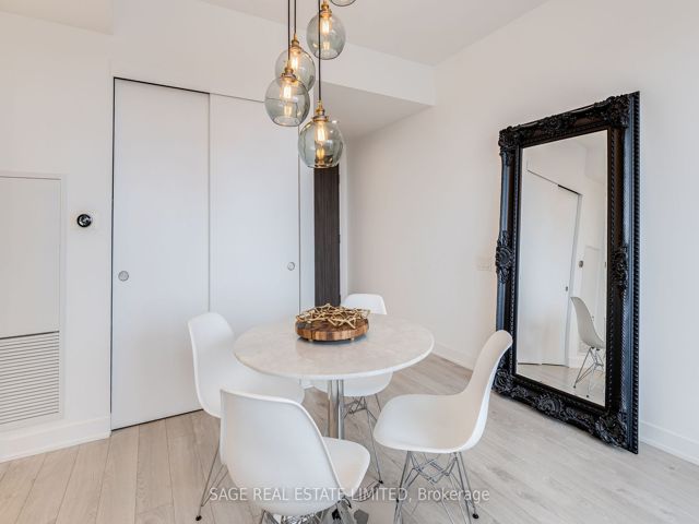1106 - 185 Roehampton Ave