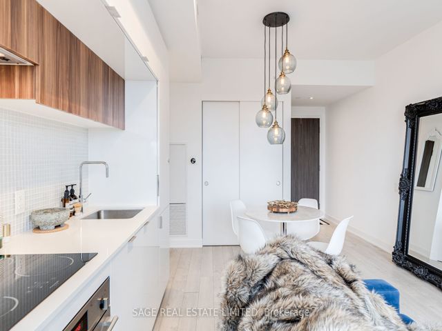 1106 - 185 Roehampton Ave