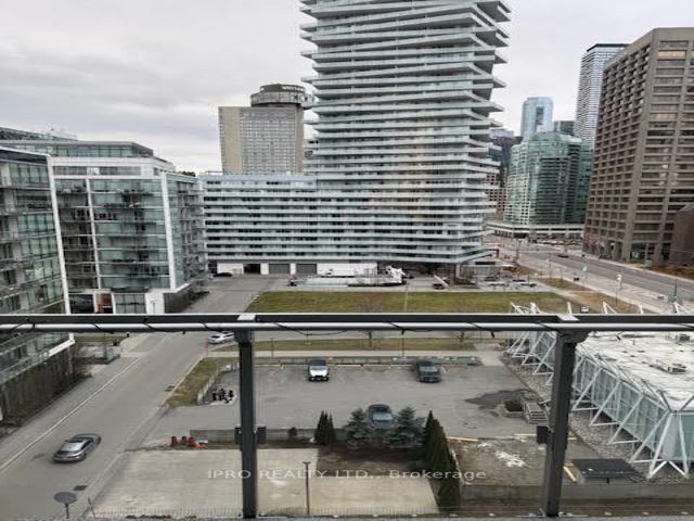 936 - 39 Queens Quay E