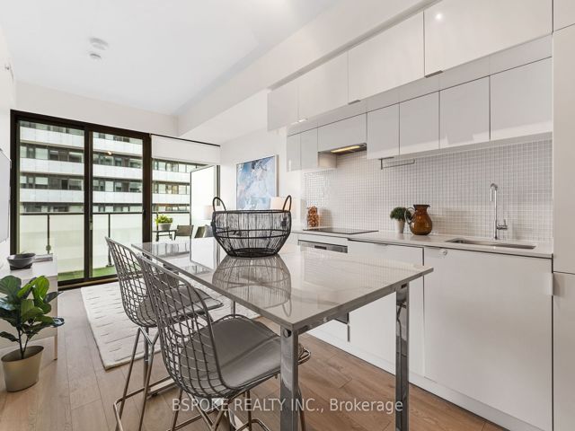 2912 - 185 Roehampton Ave