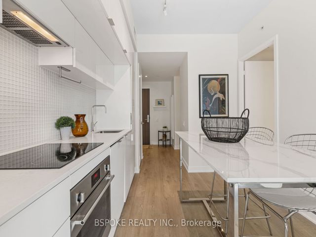 2912 - 185 Roehampton Ave