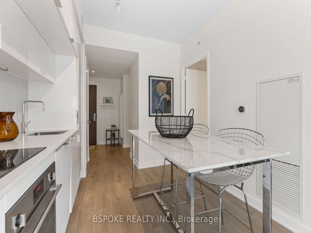 2912 - 185 Roehampton Ave