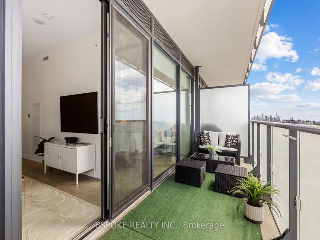 2912 - 185 Roehampton Ave