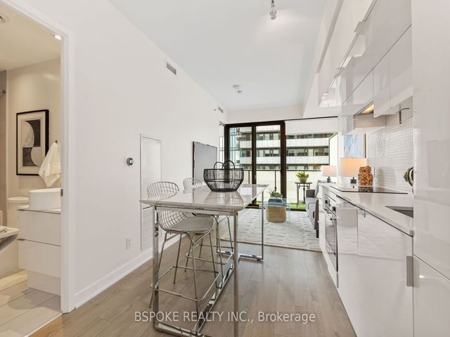 2912 - 185 Roehampton Ave