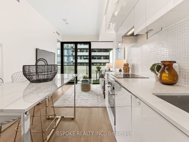 2912 - 185 Roehampton Ave